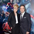 Mark Ruffalo e a mulher, Sunrise Coigney, vão juntos ao lançamento do filme 'Os Vingadores 2', em Los Angeles, Estados Unidos