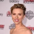 Scarlett Johansson, de 'Os Vingadores 2', vai à première do longa em Los Angeles, nos Estados Unidos, na noite desta segunda-feira, 13 de abril de 2015