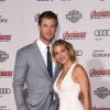 Chris Hemsworth posa com a mulher, Elsa Pataky, na première do filme 'Os Vingadores 2'
