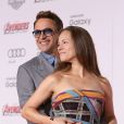 Robert Downey Jr., de 'Os Vingadores 2', levou a mulher, Susan Downey, para a pré-estreia do  longa