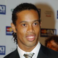 Ronaldinho Gaúcho revela para amigos que vai se aposentar em maio, diz coluna