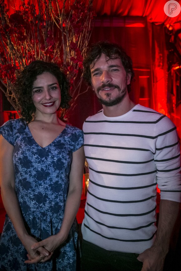 Amantes em 'Amorteamo', Daniel de Oliveira e Letícia Sabatella vão cantar em cena