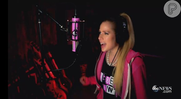 Os lucros da venda do single, já disponível no iTunes, serão revertidos para a Avril Foundation, que cuida de jovens com deficiências e doenças graves