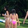 Selena Gomez, famosa pela silhueta enxuta, surpreende ao mostrar corpo fora de forma em praia no México