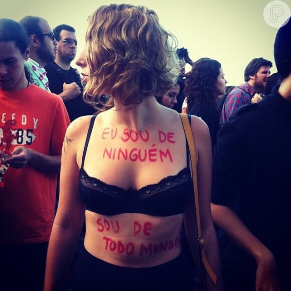 Ana Rios, de 'Malhação Sonhos', ousou em seu protesto pelo fim da violência contra a mulher