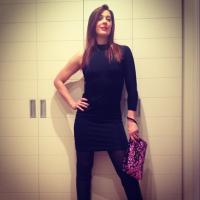 Claudia Raia curte noite de vestido curto com o namorado: 'Pronta para me jogar'
