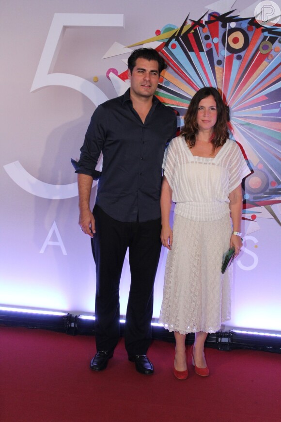 Thiago Lacerda foi acompanhado pela mulher, a atriz Vanessa Lóes
