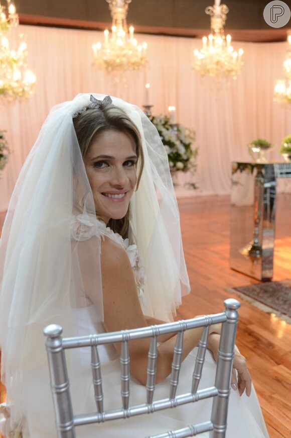 Tina (Ingrid Guimarães) se torna a melhor amiga de Bárbara (Giulia Gam), para se vingar, em 'Sangue Bom', em maio de 2013