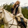 Júlia (Isabelle Drummond) sai para fazer um passeio a cavalo com Felipe (Michel Noher), na novela 'Sete Vidas'
