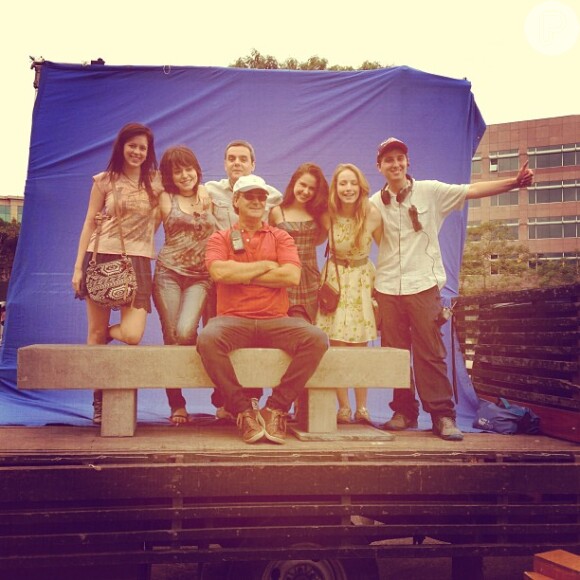 Sophia Abrahão publica foto com elenco de 'Confissões de Adolescente', em 22 de maio de 2013