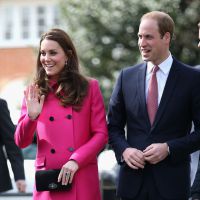 Príncipe William e Kate Middleton enviam café a fãs acampados em hospital