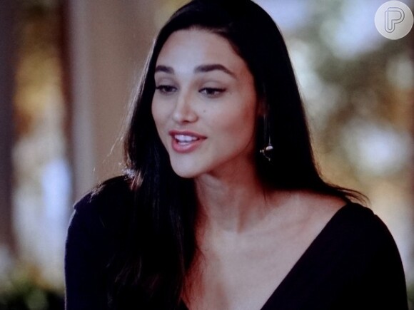 Sueli (Débora Nascimento) tenta se justificar para Azeitona (JP Rufino), por ter escondido que é sua mãe, na novela 'Alto Astral'