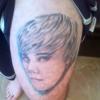 Fã de Justin Bieber tatua o rosto do cantor na perna