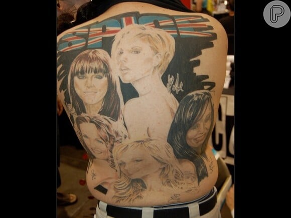 Fã do grupo Spice Girls, sucesso no fim dos anos 90, faz tatuagem nas costas