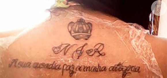 Fã de 14 anos tatua as iniciais do jorgador Neymar