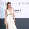 Kylie Minogue prestigiou o baile beneficente da amfAR, no Festival de Cannes