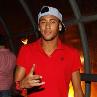 Neymar é vendido pelo Santos: o namorado de Bruna Marquezine analisa 2 propostas