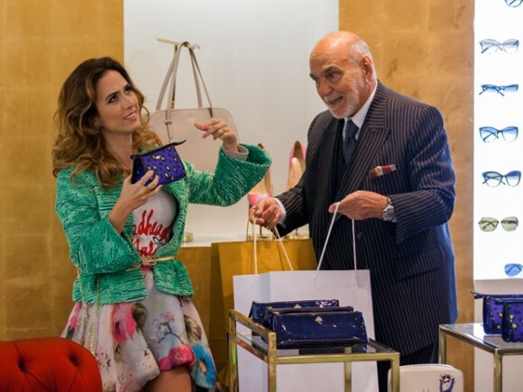 Danda (Tatá Werneck) é levada para um hotel de luxo e acolhida por Dom Peppino (Lima Duarte), que a leva para fazer compras, em 'I Love Paraisópolis'