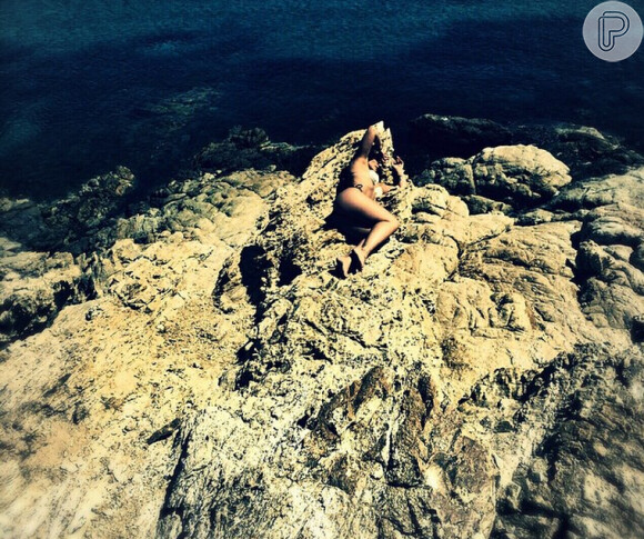 A atriz Cleo Pires também publicou uma foto sua em Míconos, Grécia, na última segunda-feira, 18 de maio