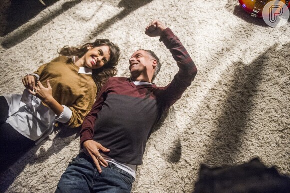 Vicente (Angelo Antonio) e Luísa (Eline Porto) se beijam e ficam juntos, na novela 'Sete Vidas', em 26 de maio de 2015