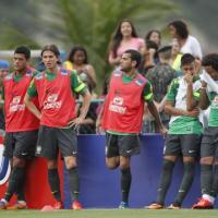 Neymar faz golaço em treino da Seleção Brasileira, mas juíza suspende amistoso