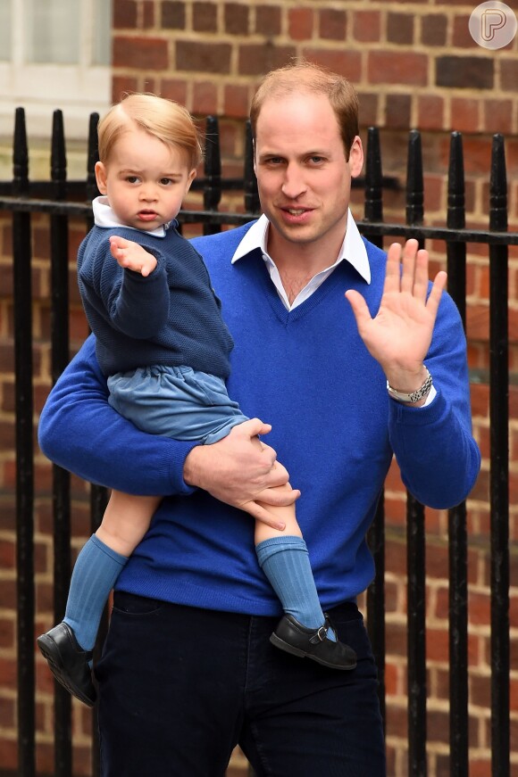 Príncipe William leva o filho, George, em maternidade após Kate Middleton dar à luz a Chalotte