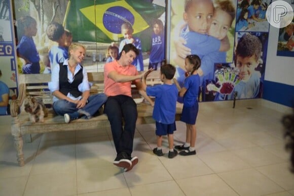 Xuxa mantém a Fundação que leva o seu nome há 25 anos em Pedra de Guaratiba, Zona Oeste do Rio de Janeiro, e tem o maior orgulho dos resultados. No local, são atendidas crianças, adolescentes e famílias carentes