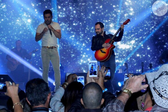 O show de Zezé Di Camargo e Luciano aconteceu na noite desta quinta-feira, 21 de maio de 2015, no Barra Music, Zona Oeste do Rio de Janeiro