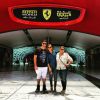 Preta Gil e Rodrigo Godoy estiveram mais cedo no parque da Ferrari, onde andaram na montanha-russa mais alta do mundo