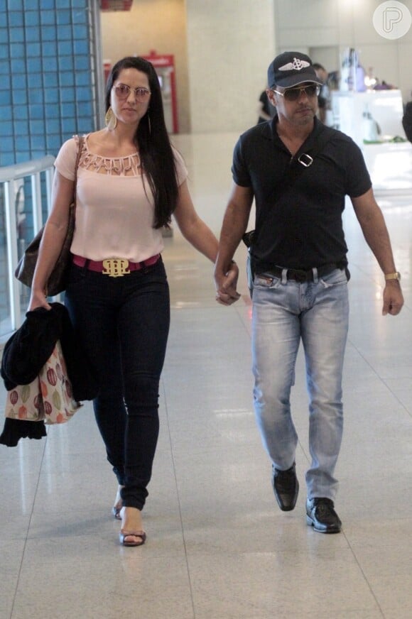 Zezé Di Camargo viaja com a namorada, Graciele Lacerda