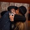 Neymar comemorou o Dia do Abraço postando uma foto agarrado à irmã, Rafaella