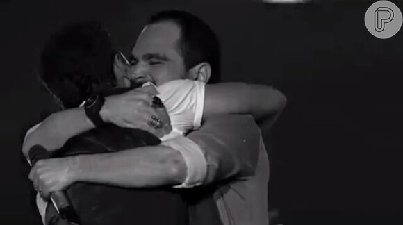 No Dia do Abraço, Zezé Di Camargo postou uma declaração ao irmão, Luciano: 'E nós dois somos um só dentro do mesmo abraço...'