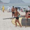 Fernanda de Freitas praticou stand up paddle na manhã deste sábado, na Barra da Tijuca, no Rio