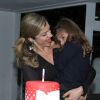 Sofia, filha de Grazi Massafera e Cauã Reymond, ganhou festa surpresa após assistir ao musical 'Disney On Ice: Tesouros Disney'