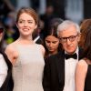 Emma Stone esteve no Festival de Cannes, ao lado do diretor Woody Allen, para a première do filme 'Irrational Man'