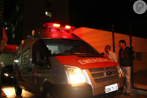 Angélia e Luciano Huck deixaram a unidade de saúde de Mato Grosso na noite de domingo, 24 de maio de 2015