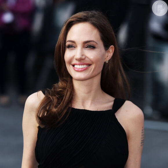 Angelina Jolie faz a primeira aparição pública, em 2 de junho de 2013, após o anúncio da mastectomia