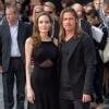 Angelina Jolie e Brad Pitt posam para as fotos na première de 'Guerra Mundial Z'