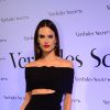 Alessandra Ambrosio esbanjou glamour com joias avaliadas em R$ 300 mil
