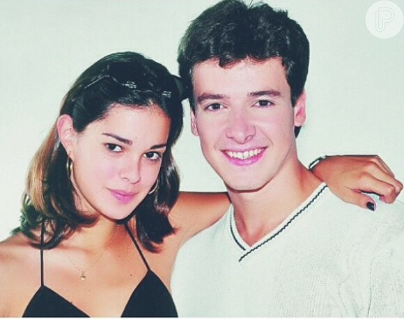 Rodrigo Faro sempre se declara à mulher, Vera Viel, nas redes sociais. Em foto antiga do casal, ele escreveu: '17 anos se passaram e hoje nosso amor é ainda maior!'