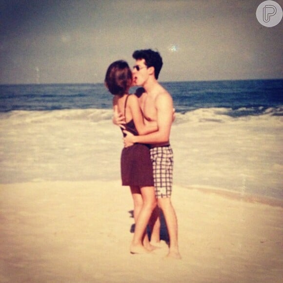 Rodrigo Faro e Vera Viel  começaram a namorar em maio de 1997. Em uma foto publicada pelo casal, o registro do início da relação: 'Nosso primeiro encontro no Rio de Janeiro! Ele estava lá gravando o Beraldo da novela 'A Indomada', eu tinha 21 e ele 23!', escreveu ela