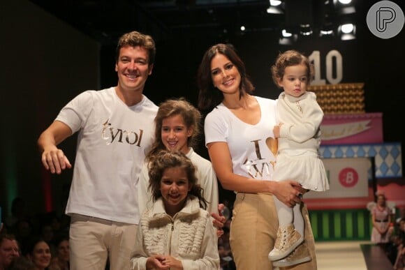 Em março de 2015, Rodrigo Faro, Vera Viel, e as três filhas do casal Clara, Maria e Helena desfilaram juntos em um evento de moda em São Paulo