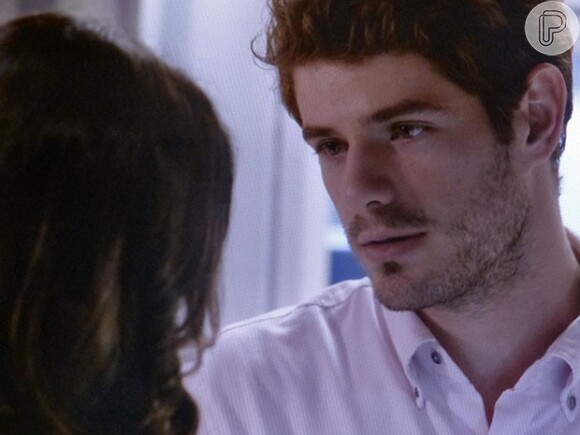 Benjamin (Maurício Destri) tenta voltar com Mari (Bruna Marquezine), na novela 'I Love Paraisópolis', em 29 de maio de 2015