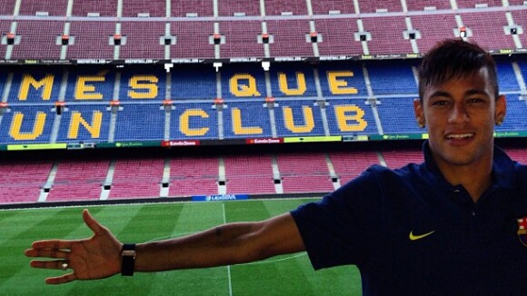 Após visita ao Barça, Neymar tem voo adiado e deve perder treinos da seleção
