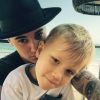Jaxon tem 5 anos e aparece em fotos carinhosas com o cantor. 'E a fofura não vai terminar', escreveu Bieber