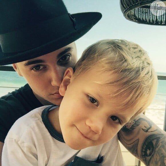Jaxon tem 5 anos e aparece em fotos carinhosas com o cantor. 'E a fofura não vai terminar', escreveu Bieber