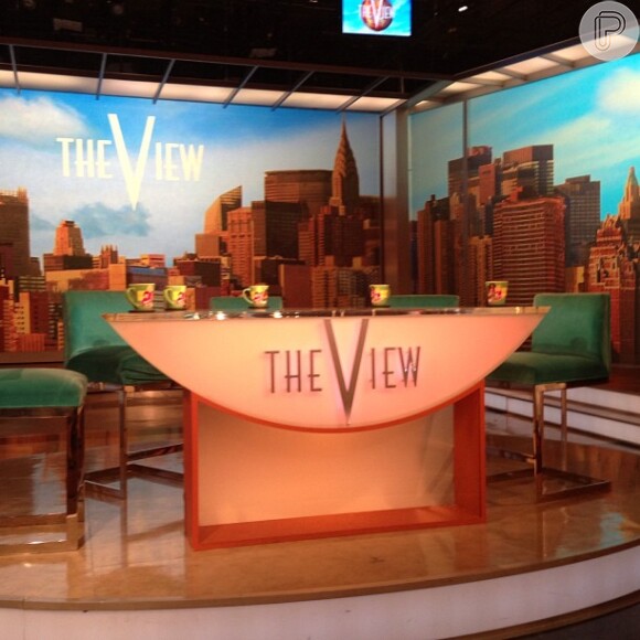 Luciana Gimenez está nos Estados Unidos desde a primeira semana de junho e já visitou os estúdios do 'The View', da rede ABC