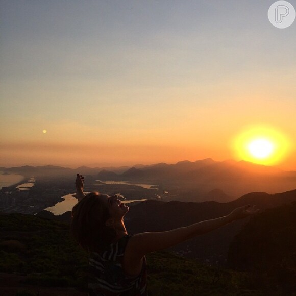 Isabella Santoni passeou pela Pedra Bonita, no Rio de Janeiro, e compartilhou a foto em sua conta de Instagram