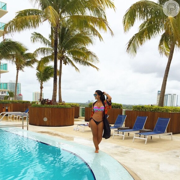 Amanda Djehdian, do 'Big Brother Brasil 15', exibiu as curvas neste domingo, 14 de junho de 2015, ao posar de biquíni em um hotel de Miami, onde está curtindo uma temporada