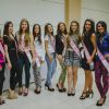 Gleicy Massafera (de cropped e saia) não está entre as finalistas do Miss Teen Brasil. A jovem, de 16 anos, representaria o estado do Paraná, mas não levou a faixa no concurso